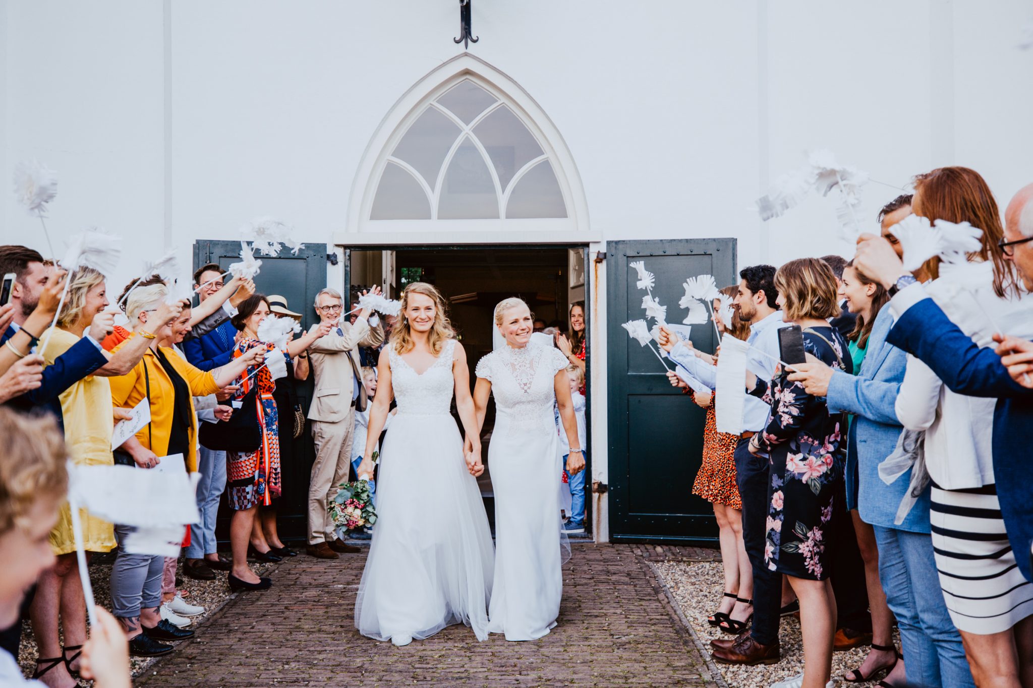 Bruidspaar trouwen in woeste hoeve
