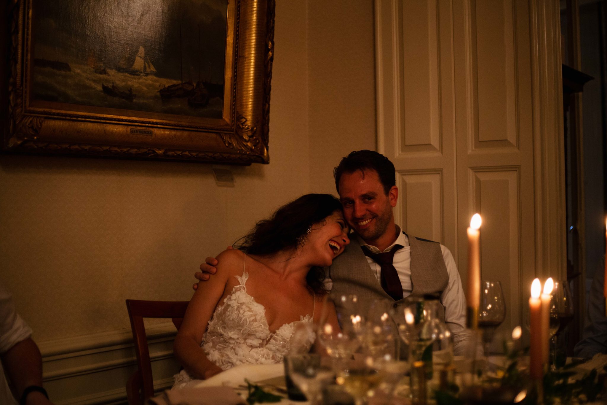 Bruid en bruidegom romantisch diner